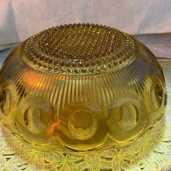 Vintage Indiana Glass CO. Kings Crown Amber Chip & Dip Bowl - Picture 3 of 4